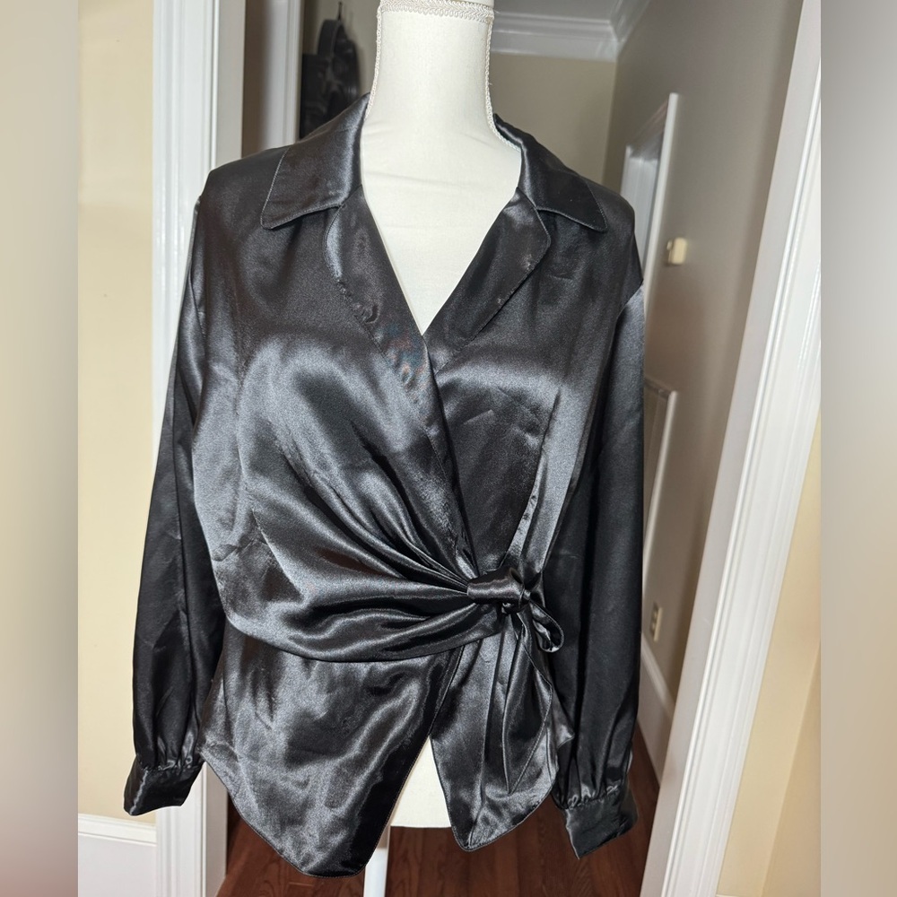 Brand Together beautiful satiny black‎ dressy blouse. Tie bow gathering. Size 8